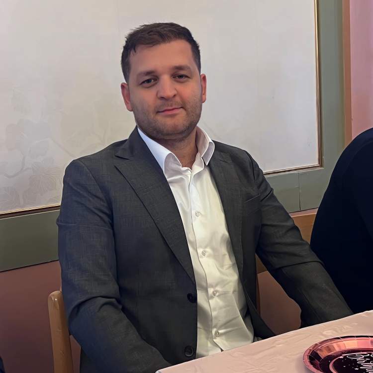 “Nuk kam bërë marrëveshje për vrasjen e gruas”- Naim Murseli rrëfen në gjyq: Betohem për dy fëmijët e mi se s’kam qenë në makinë