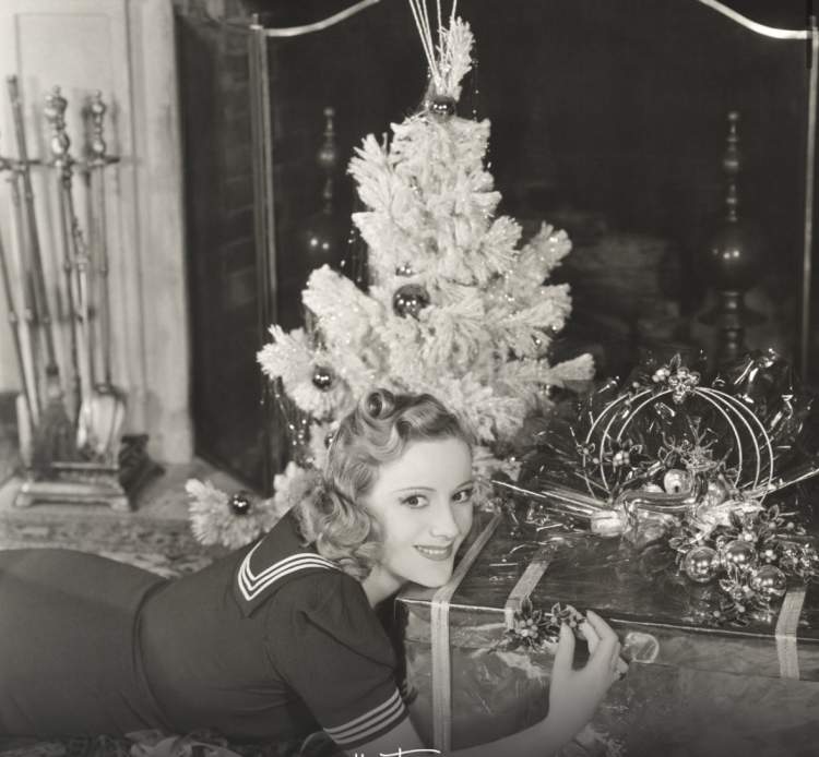 Njerëzit që mbajnë pemën e Vitit të Ri deri në pranverë janë më të lumtur se të tjerët