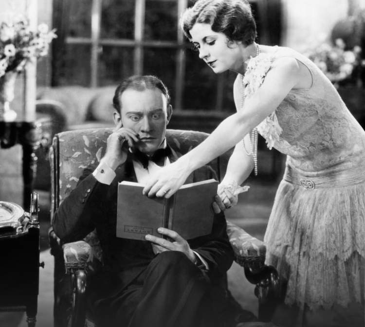 Studimi: Gratë ndihen më të stresuara kur burrat e tyre janë duke pushuar në shtëpi