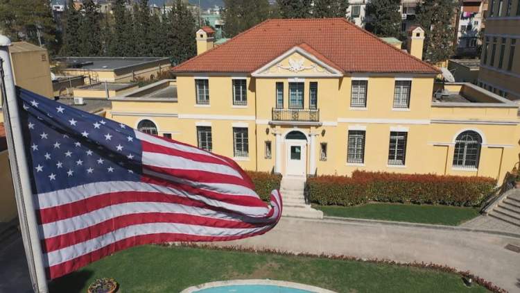 Pezullimi i vizave të emigracionit, Ambasada Amerikane në Tiranë reagon sërish