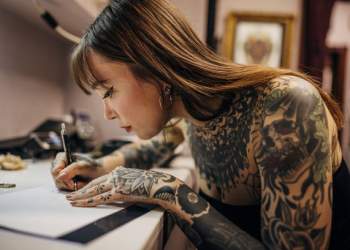 Studimi: Tatuazhet mund të tregojnë inteligjencë dhe edukim të lartë