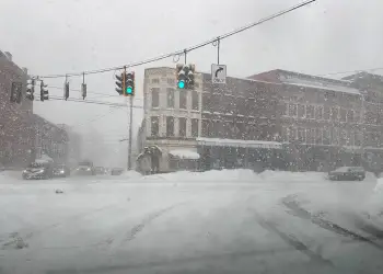 Shtetet amerikane shpallin gjendje emergjente për një nga stuhitë dimërore më të ashpra në dekada