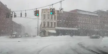 Shtetet amerikane shpallin gjendje emergjente për një nga stuhitë dimërore më të ashpra në dekada