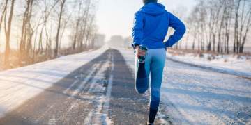 Pse duhet të dalësh për të vrapuar këtë janar: përfitimet e aktivitetit fizik në të ftohtë