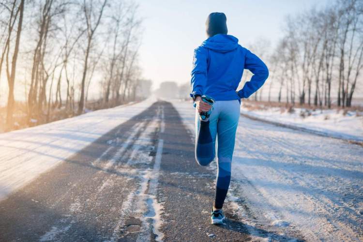 Pse duhet të dalësh për të vrapuar këtë janar: përfitimet e aktivitetit fizik në të ftohtë