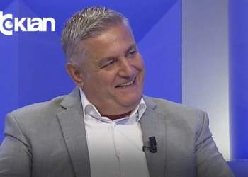 “Ro*t ku t’i kesh…”, Shakohoxha ndan episodin me tifozin