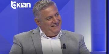 “Ro*t ku t’i kesh…”, Shakohoxha ndan episodin me tifozin