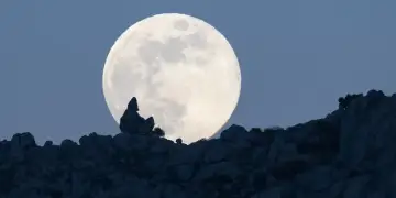 Hëna e parë e plotë e vitit 2026 lind sonte! Ja çfarë të prisni