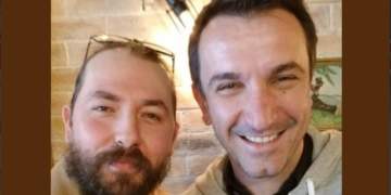 “Nuk e shihja më veten në pasqyrë”/ Kastro Zizo çmonton mitin e artistëve të pushtetit dhe pranon shpërfytyrimin e shitur me para publike