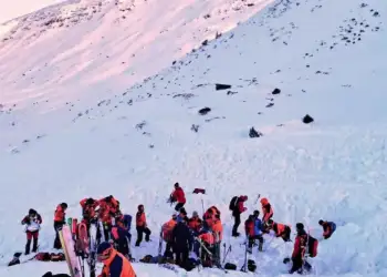 Fundjavë e zezë në Alpe: Tetë skiatorë të vdekur brenda një dite nga orteqet