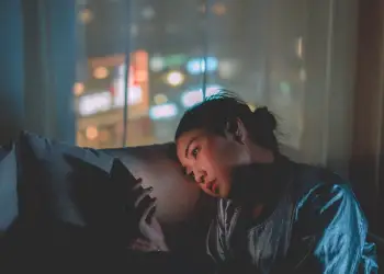 Filloi në Kinë dhe tani po përhapet kudo! Aplikacioni i ri për njerëzit e vetmuar