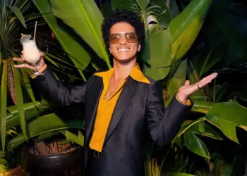 Bruno Mars vendos rekord të ri në shitjen e biletave, tejkalon edhe Taylor Swift