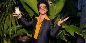 Bruno Mars vendos rekord të ri në shitjen e biletave, tejkalon edhe Taylor Swift