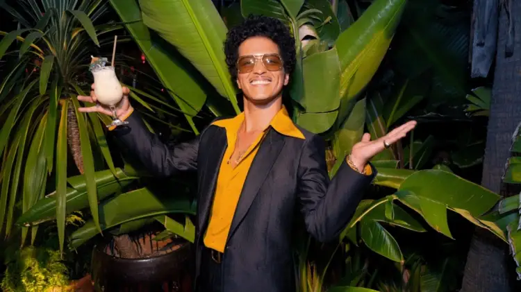 Bruno Mars vendos rekord të ri në shitjen e biletave, tejkalon edhe Taylor Swift