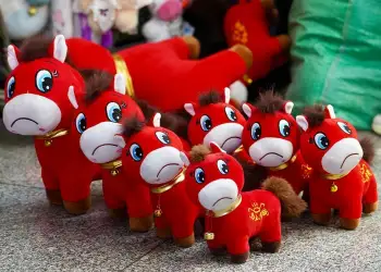 A është ky Labubu i ri? Kafsha prej pelushi me fytyrë të trishtuar lidhet me lodhjen e punëtorëve