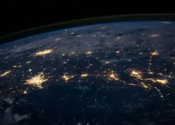 “Toka do të humbasë gravitetin në gusht”/ NASA hedh poshtë teorinë që u bë virale