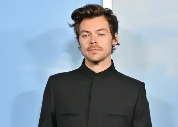 Fansat sulmojnë Harry Styles për biletat e turneut: Je lakmitar dhe i shkëputur nga realiteti