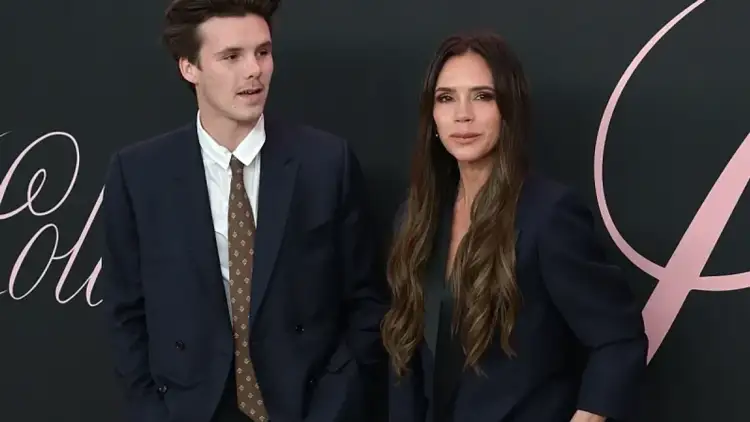 Cruz Beckham ‘like’ talljen e vallëzimit të nënës së tij në dasmën e Brooklyn