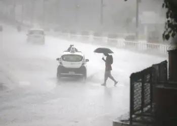 IGJEUM paralajmëron: Reshje intensive shiu dhe rritje e rrezikshme e lumenjve deri të enjten, ja zonat më të rrezikuara