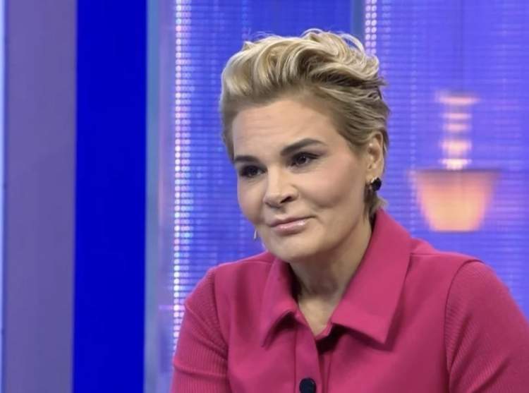 “Nuk na bën dot për budallenj”/ Monika Kryemadhi shpërthen ashpër ndaj Rogertit, banori: Pse e mbron Mirin?