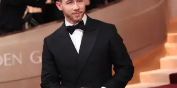 Stres? Nick Jonas u largua për një çast nga Golden Globes: Ishte si një grusht në stomak