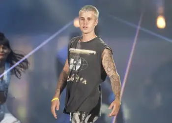 Pas katër vitesh mungesë, Justin Bieber do rikthehet në këtë skenë muzikore
