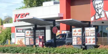 Incident i pabesueshëm në Nevada/ Burri godet me thikë punonjësin e KFC, u zemërua për salcën