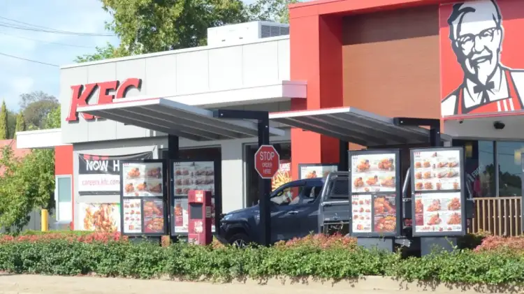 Incident i pabesueshëm në Nevada/ Burri godet me thikë punonjësin e KFC, u zemërua për salcën