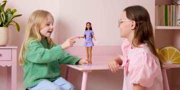 Prezantohet Barbie e parë me autizëm në histori, ja si duket kukulla e famshme