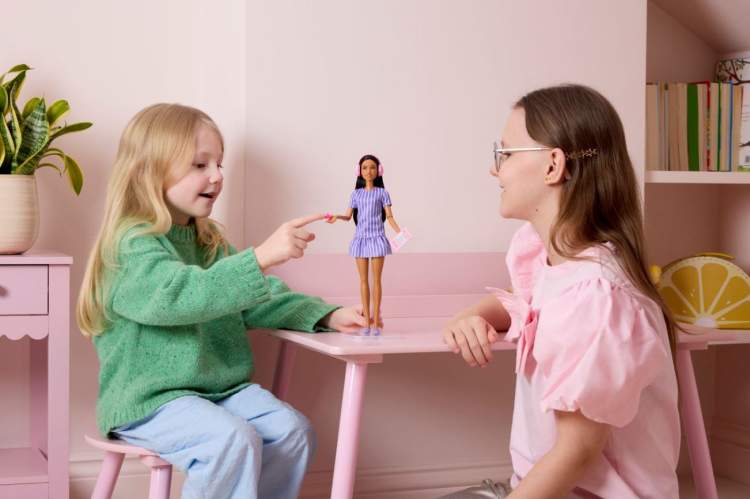 Prezantohet Barbie e parë me autizëm në histori, ja si duket kukulla e famshme