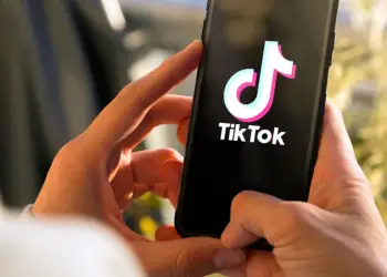 Familjet britanike çojnë TikTok në gjykatë për vdekjen e fëmijëve nga sfidat e rrezikshme