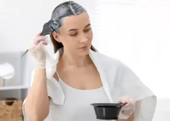 Sa herë lejohet të lyhen flokët? Ja çfarë thonë specialistët