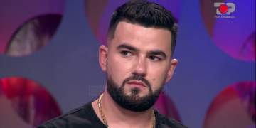 Shiste mallra të falsifikuara me logo luksoze, arrestohet Hysen Ramaj, ish-konkurrenti i “Për’puthen”