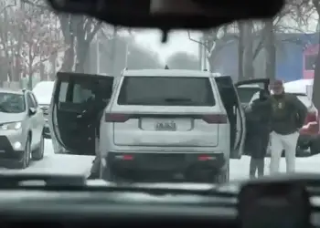 Agjentët e ICE kërcënojnë gazetarët e RAI në Minneapolis: Do thyejmë xhamin