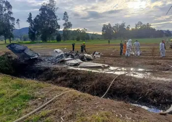 Gjashtë të vdekur në rrëzimin e një avioni në Kolumbi, mes tyre edhe këngëtari i njohur
