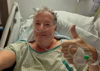 Piers Morgan pëson aksident, thyen legenin: Rashë si një thes me patate