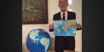 Kryeministri çek bëhet viral: Bleu një glob për të parë se ku ndodhet Groenlanda