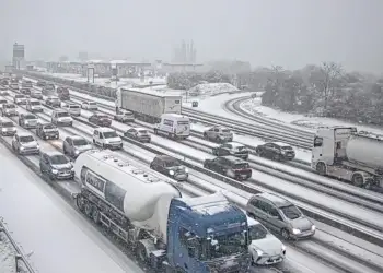 Mot ekstrem në Europë/ Bllokohen rrugë dhe fluturime në Francë, Holandë e Britani