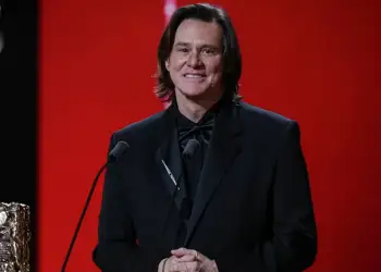 A vdiq vërtet Jim Carrey dhe u zëvendësua nga një ‘klon’? Nga erdhën teoritë konspirative