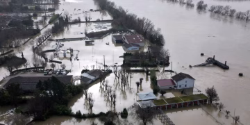 Franca lëshon alarm të kuq për përmbytjesh pas reshjeve të ‘jashtëzakonshme’