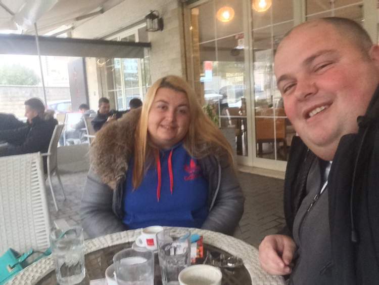 Genardi publikoi Sonidën gjysmë zhveshur, Ministria e Shëndetësisë: Vëlla e motër shtrohen në Psikiatri