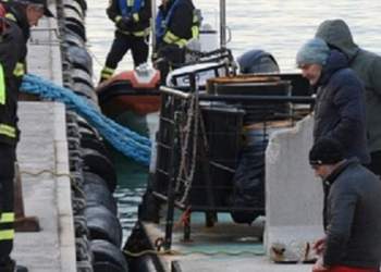 E rëndë në familjen shqiptare në Itali, djali dhunon nënën në ditën e lindjes së tij dhe më pas hidhet në det