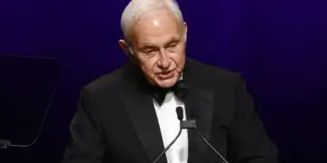 Miliarderi Lex Wexner rrëfehet për lidhjen me Epstein: Isha naiv