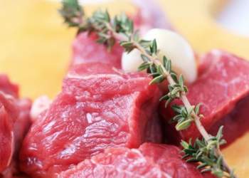 E vërteta që nuk thuhet shpesh: Cili mish rrit rrezikun e kancerit