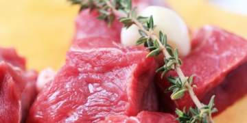 E vërteta që nuk thuhet shpesh: Cili mish rrit rrezikun e kancerit