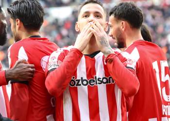 Rey Manaj përfshihet në një aksident rrugor në Turqi, sulmuesi i Kombëtares përfundon në spital