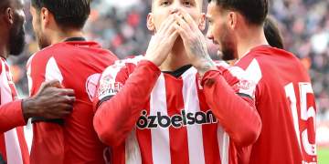 Rey Manaj përfshihet në një aksident rrugor në Turqi, sulmuesi i Kombëtares përfundon në spital