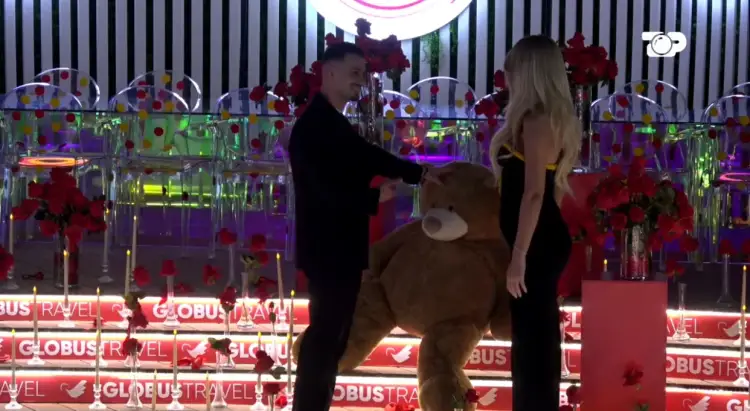 Mateo thyen “akullin” me Brikenën në BBVIP: Surprizë romantike dhe një përgjigje që ngjalli debate