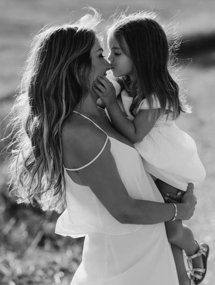 Arbana Osmani: E kam dënuar veten që u mërzita kur mora vesh se isha shtatzënë me vajzën, nuk isha gati për një fëmijë tjetër