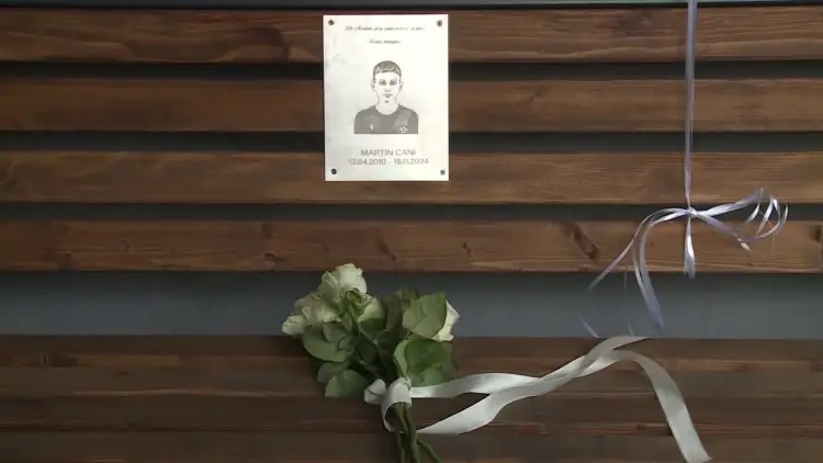 Sërish jo për Martin Canin! Pengohet përkujtimorja në shkollën “Fan Noli”, prindërit e vendosin jashtë saj